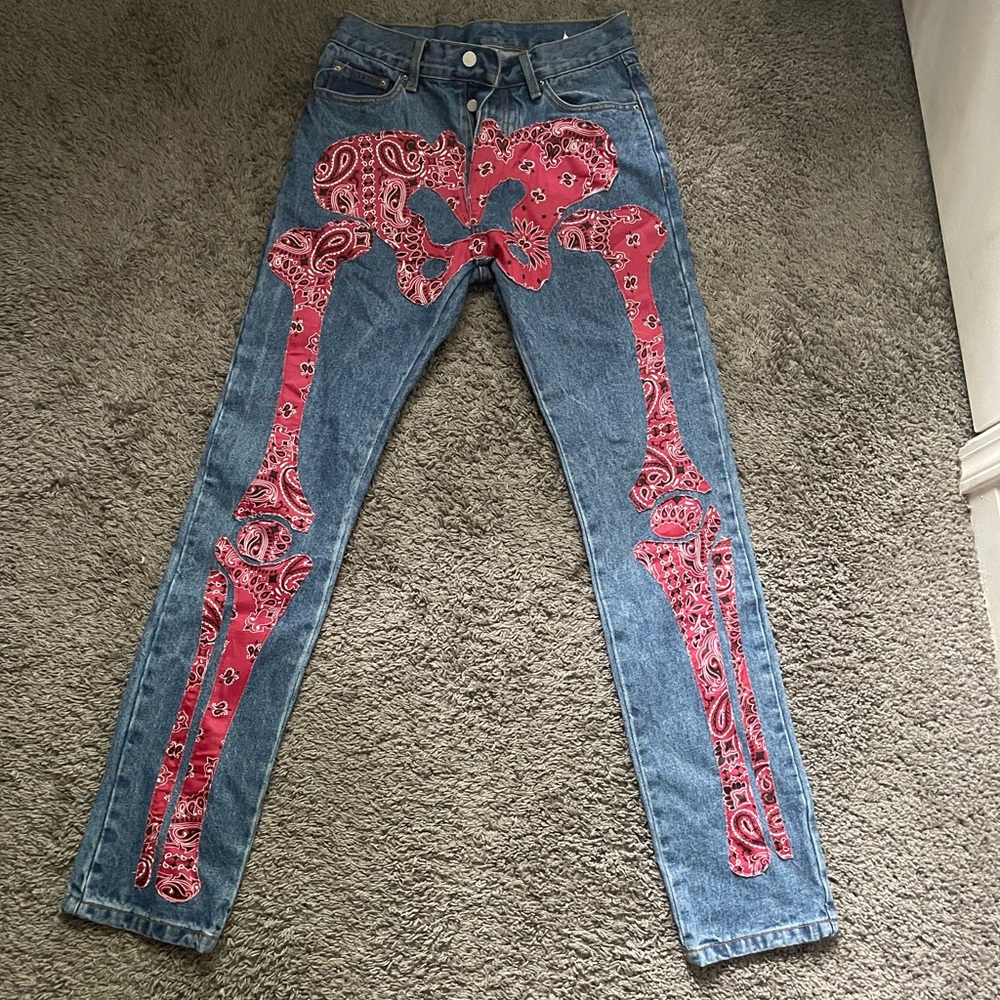 Only been worn once for pictures